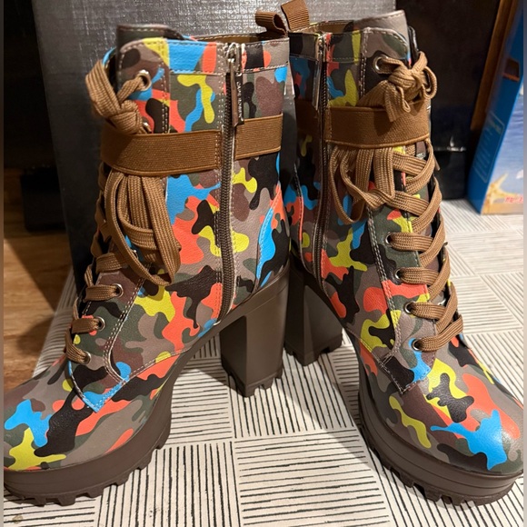 Cape Robbin Monik Block Heel Booties - Picture 3 of 12